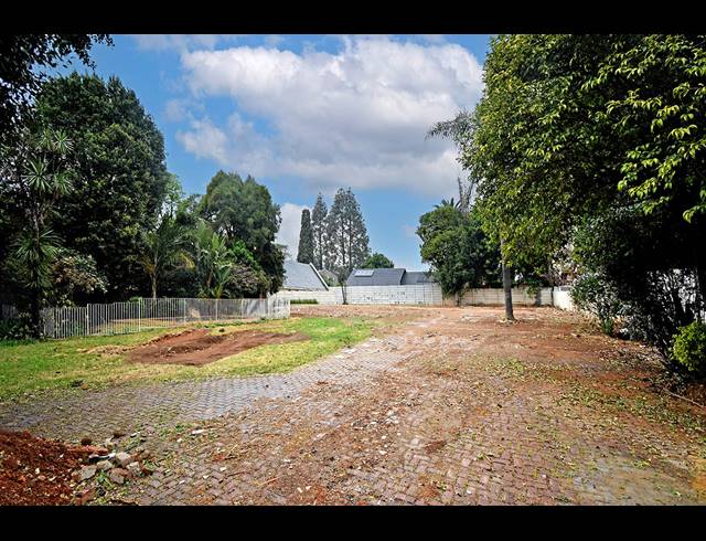 1,828M² VACANT LAND FOR SALE IN GLENHAZEL